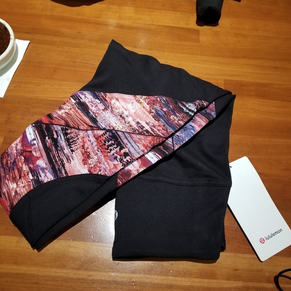 NWT Lululemon Sweat and Repeat Tight - Picture 4 of 5